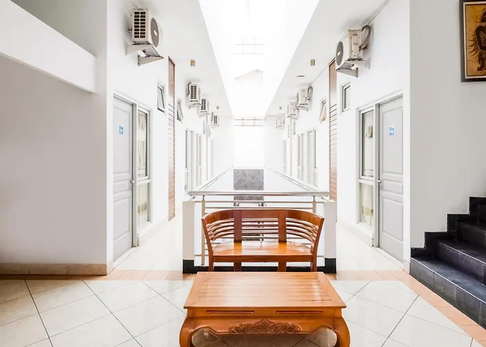 Hotel Poncowinatan - Tugu